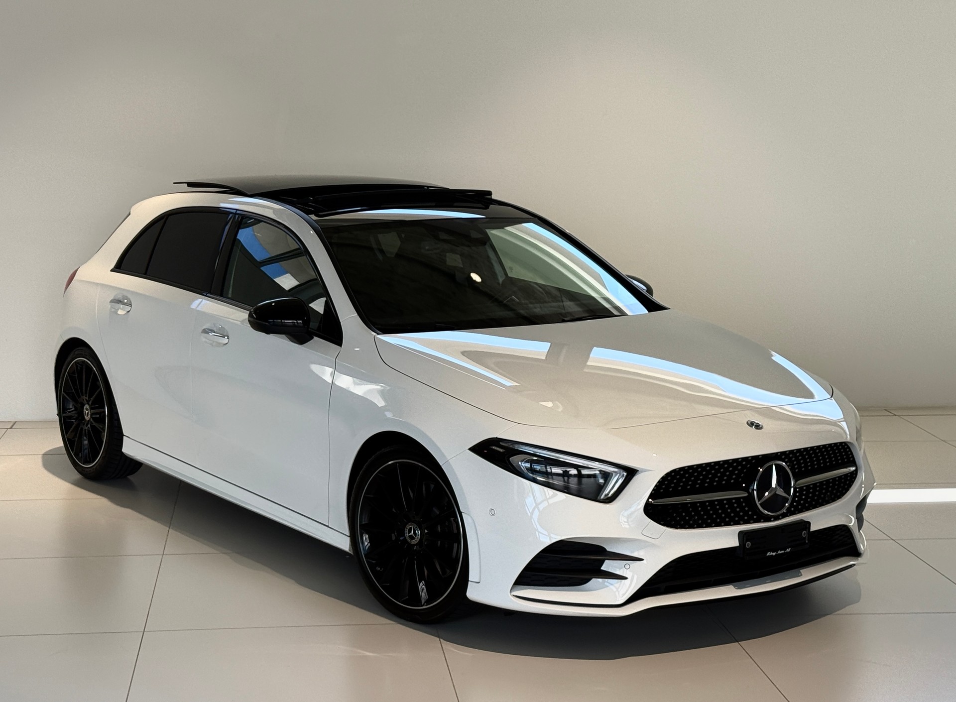 MERCEDES-BENZ A 250 AMG Line 7G-DCT ***Frisch ab Mercedes-Benz Service***Neue Bremsen vorne+hinten***Panoramadach***-image-0