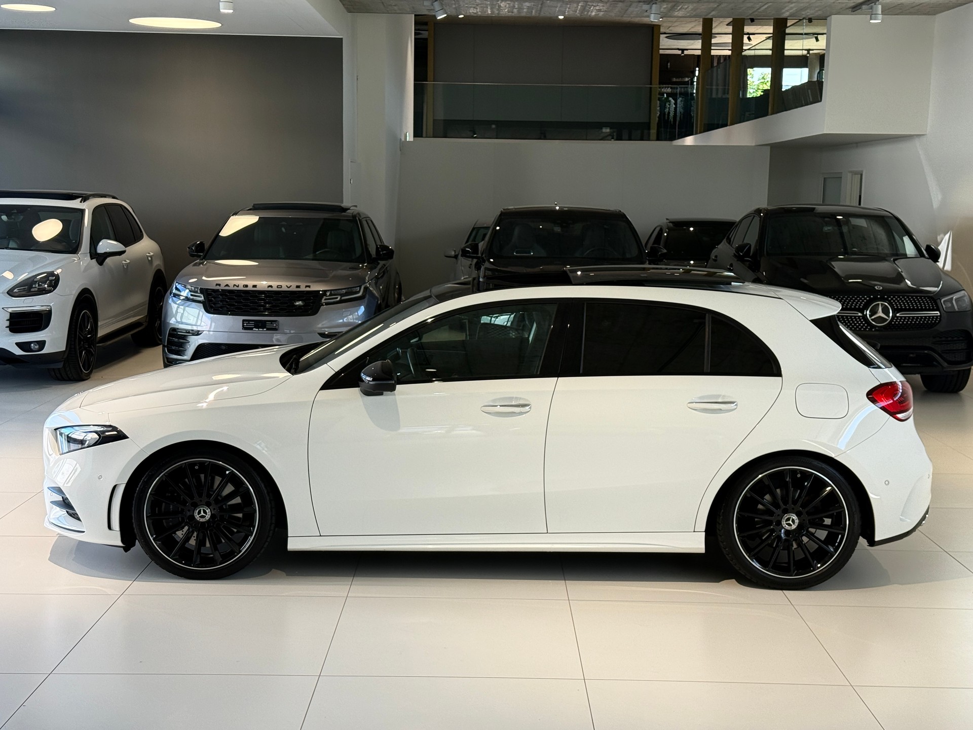 MERCEDES-BENZ A 250 AMG Line 7G-DCT ***Frisch ab Mercedes-Benz Service***Neue Bremsen vorne+hinten***Panoramadach***-image-5