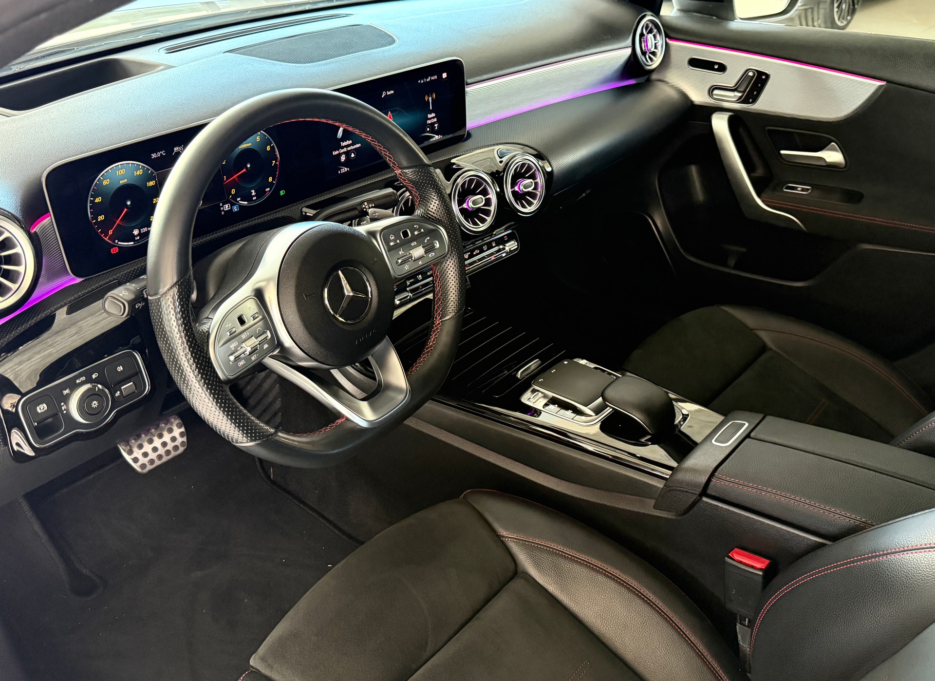 MERCEDES-BENZ A 250 AMG Line 7G-DCT ***Frisch ab Mercedes-Benz Service***Neue Bremsen vorne+hinten***Panoramadach***-image-10