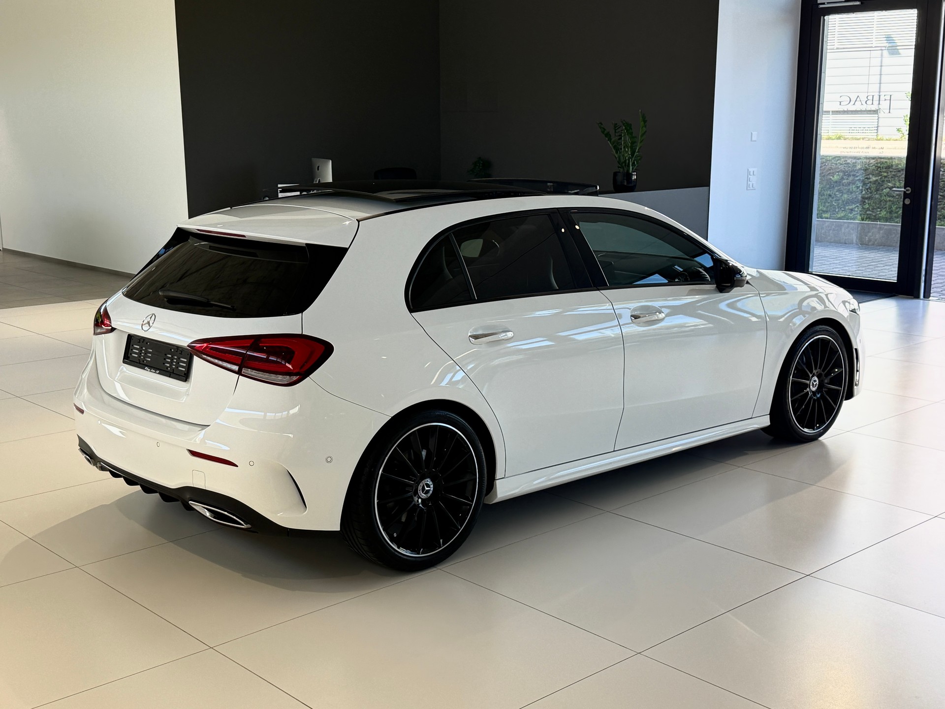 MERCEDES-BENZ A 250 AMG Line 7G-DCT ***Frisch ab Mercedes-Benz Service***Neue Bremsen vorne+hinten***Panoramadach***-image-33