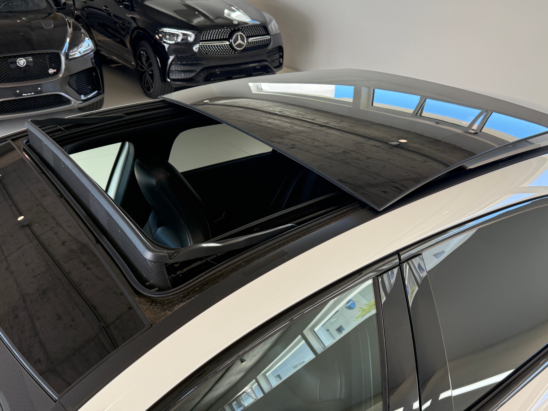 MERCEDES-BENZ A 250 AMG Line 7G-DCT ***Frisch ab Mercedes-Benz Service***Neue Bremsen vorne+hinten***Panoramadach***-image-6