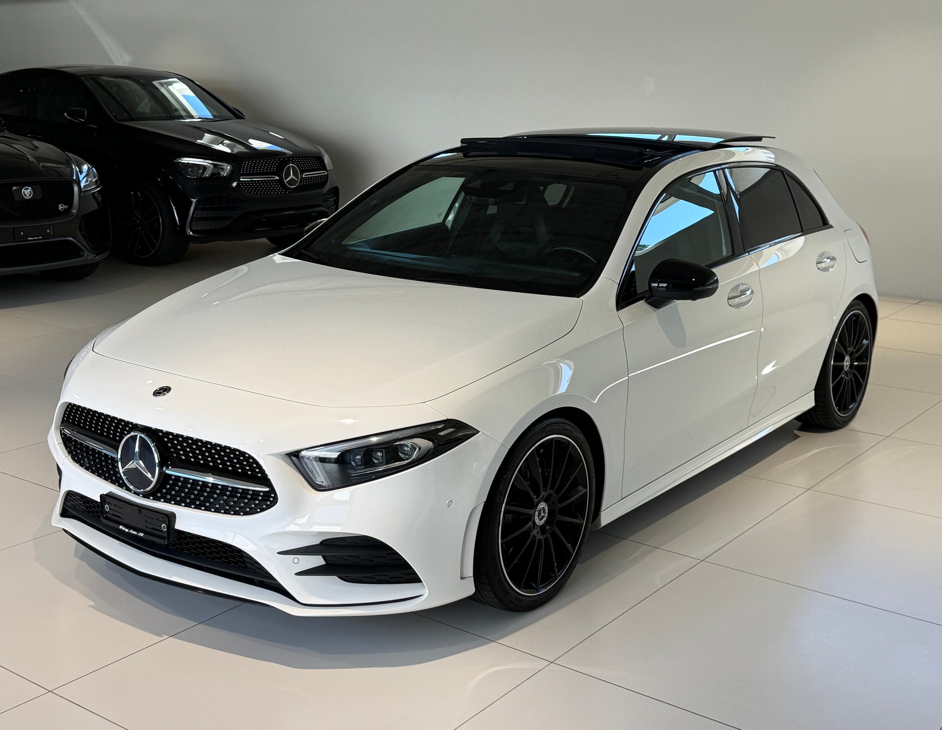 MERCEDES-BENZ A 250 AMG Line 7G-DCT ***Frisch ab Mercedes-Benz Service***Neue Bremsen vorne+hinten***Panoramadach***-image-1