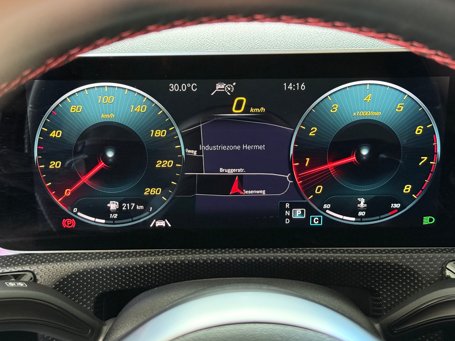 MERCEDES-BENZ A 250 AMG Line 7G-DCT ***Frisch ab Mercedes-Benz Service***Neue Bremsen vorne+hinten***Panoramadach***-image-13