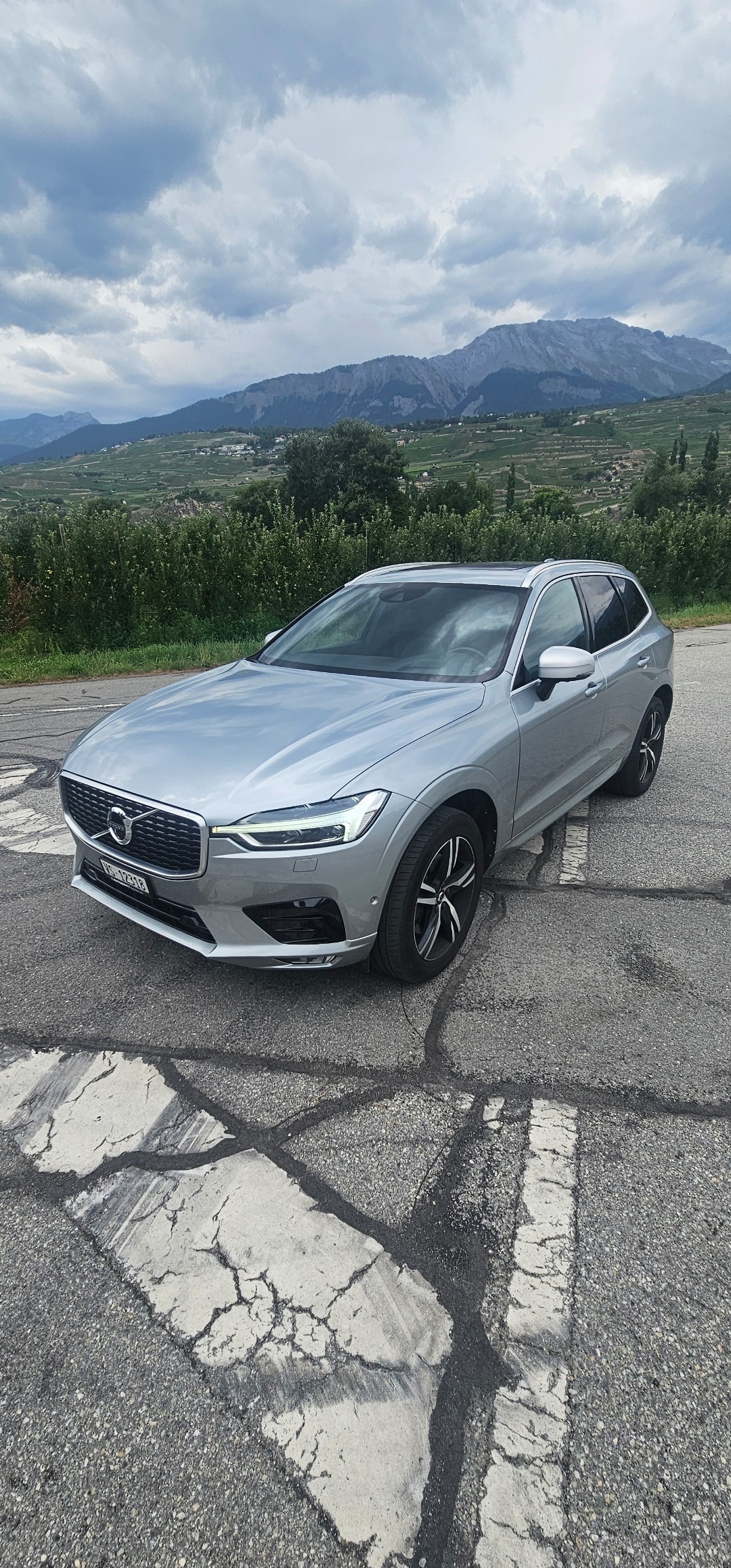 VOLVO 2.0 D5 R-Design AWD-image-1