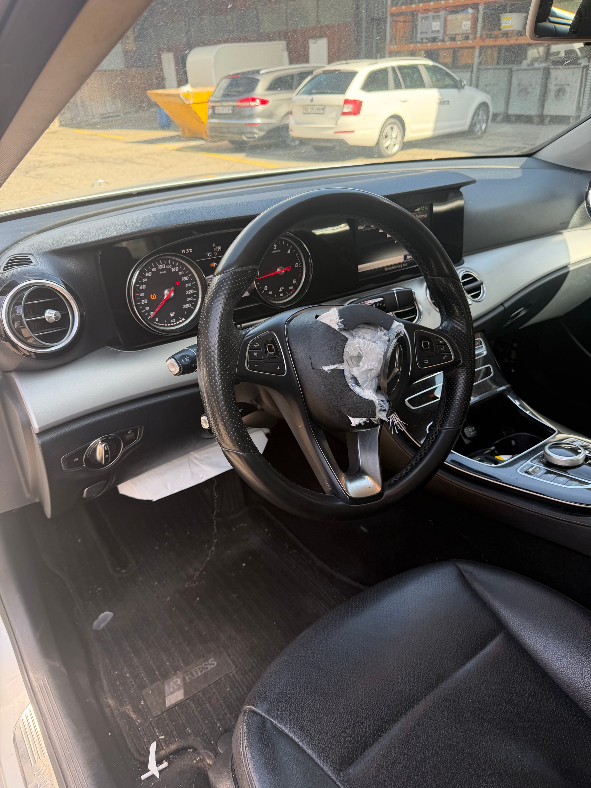 MERCEDES-BENZ E 200 4 Matic 9G-Tronic-image-4