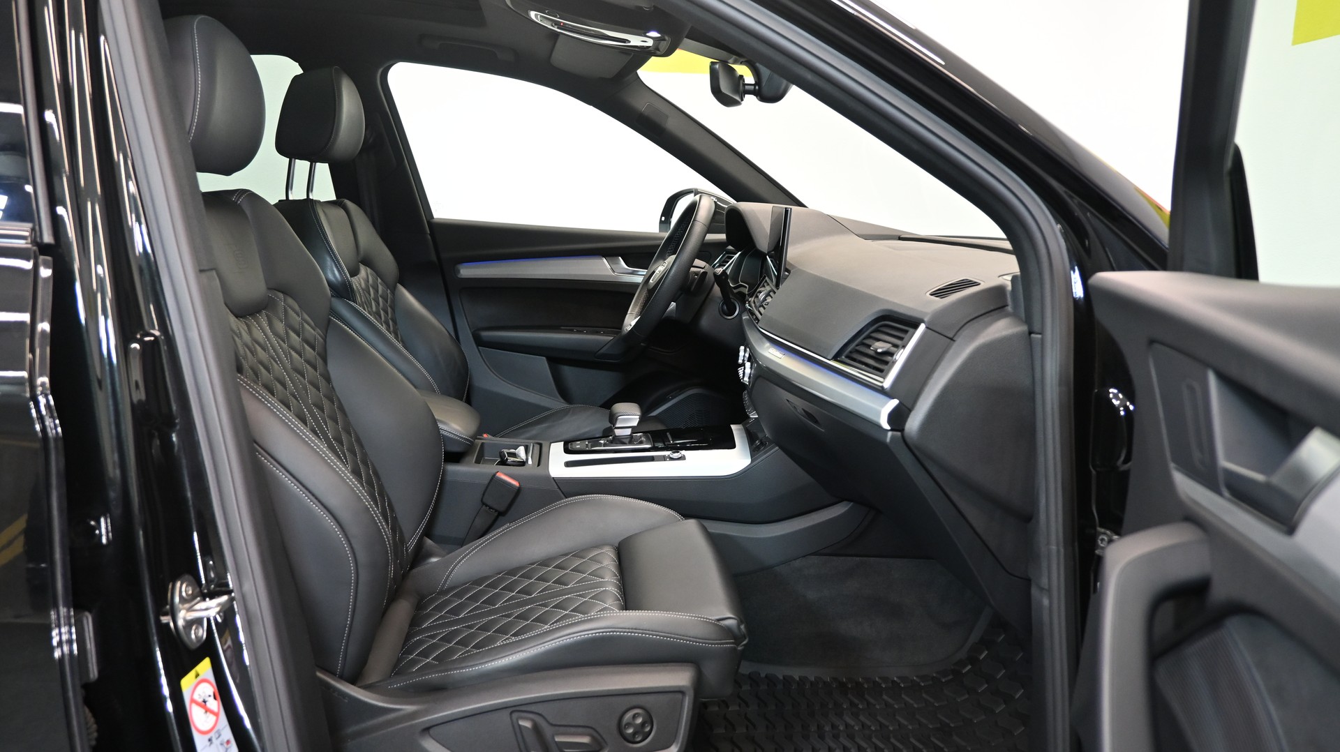 AUDI Q5 Sportback 40 TDI Blackedition & S-LINE COMPETITION quattro S-tronic-image-4