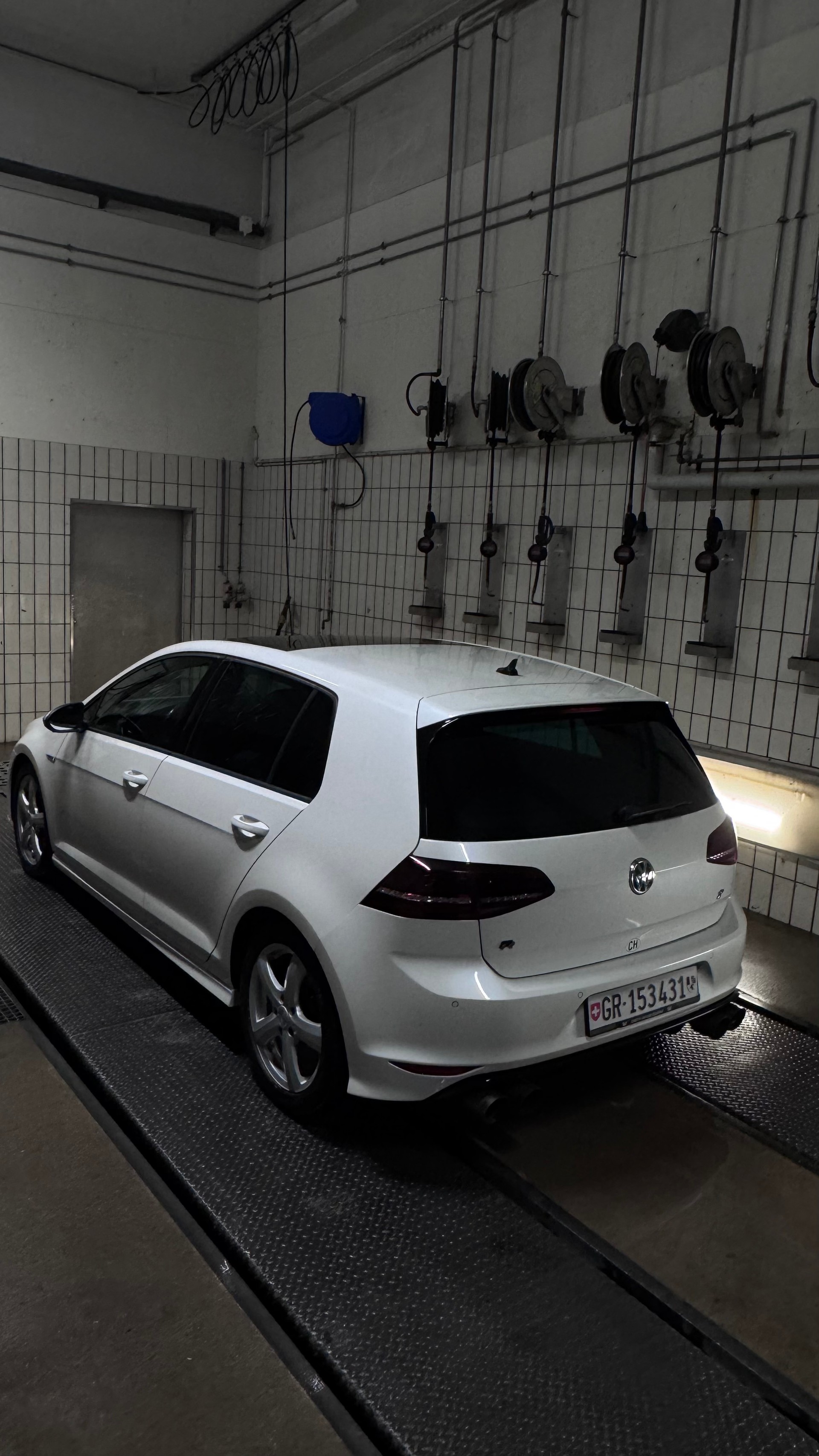 VW 2.0 TSI R DSG 4motion-image-4