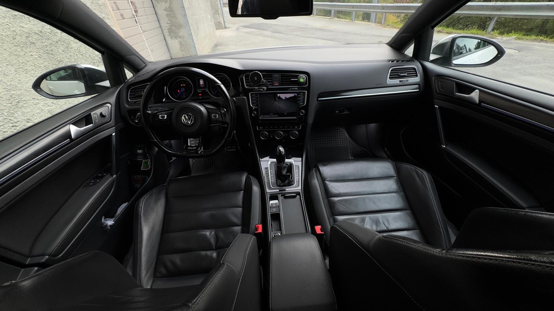 VW 2.0 TSI R DSG 4motion-image-3