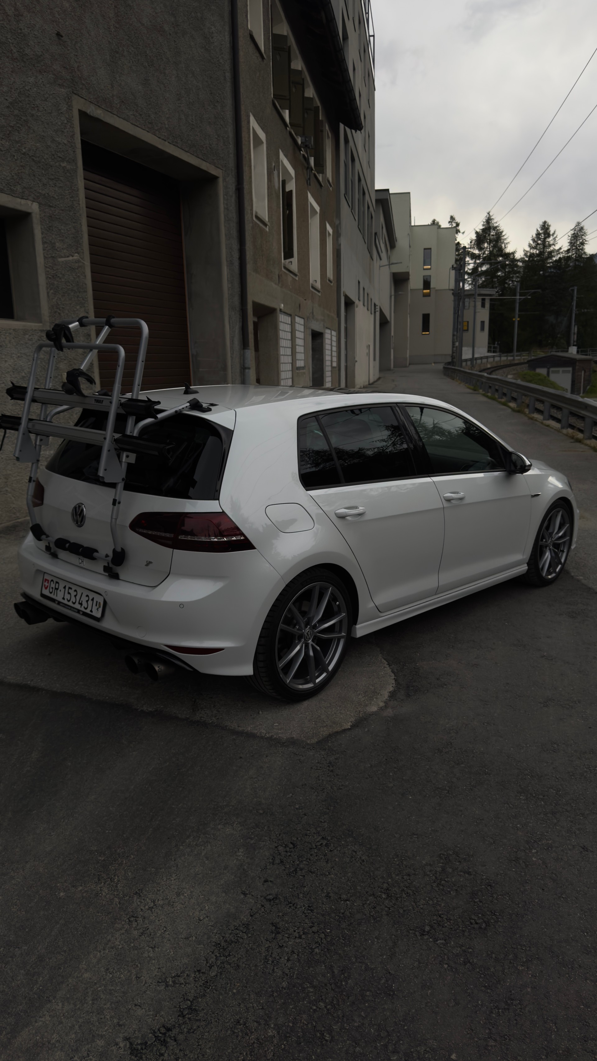 VW 2.0 TSI R DSG 4motion-image-0