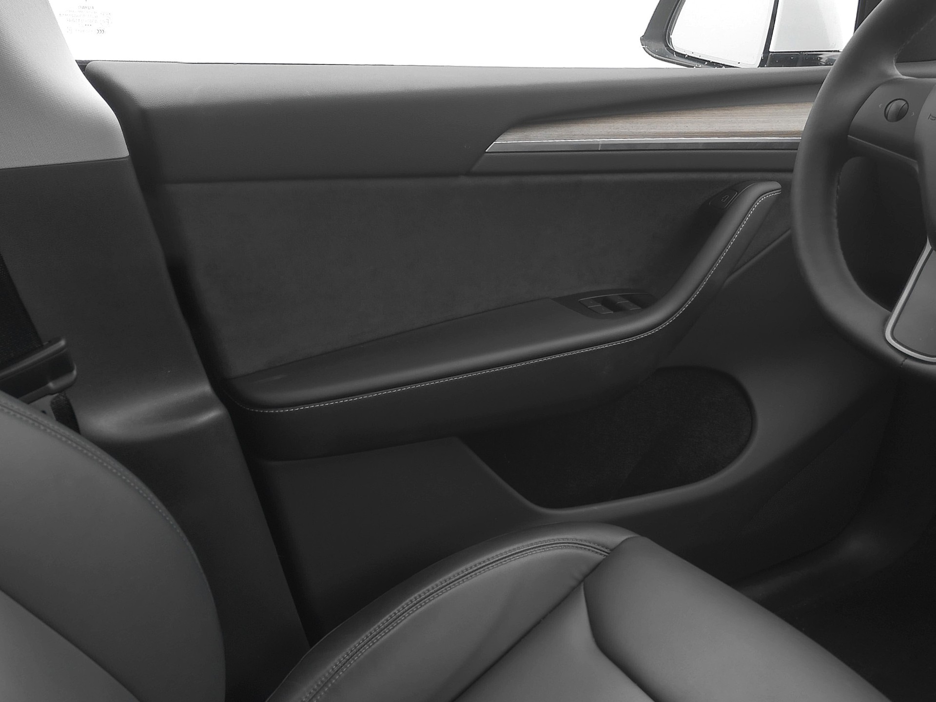 TESLA Model Y Long Range AWD-image-9