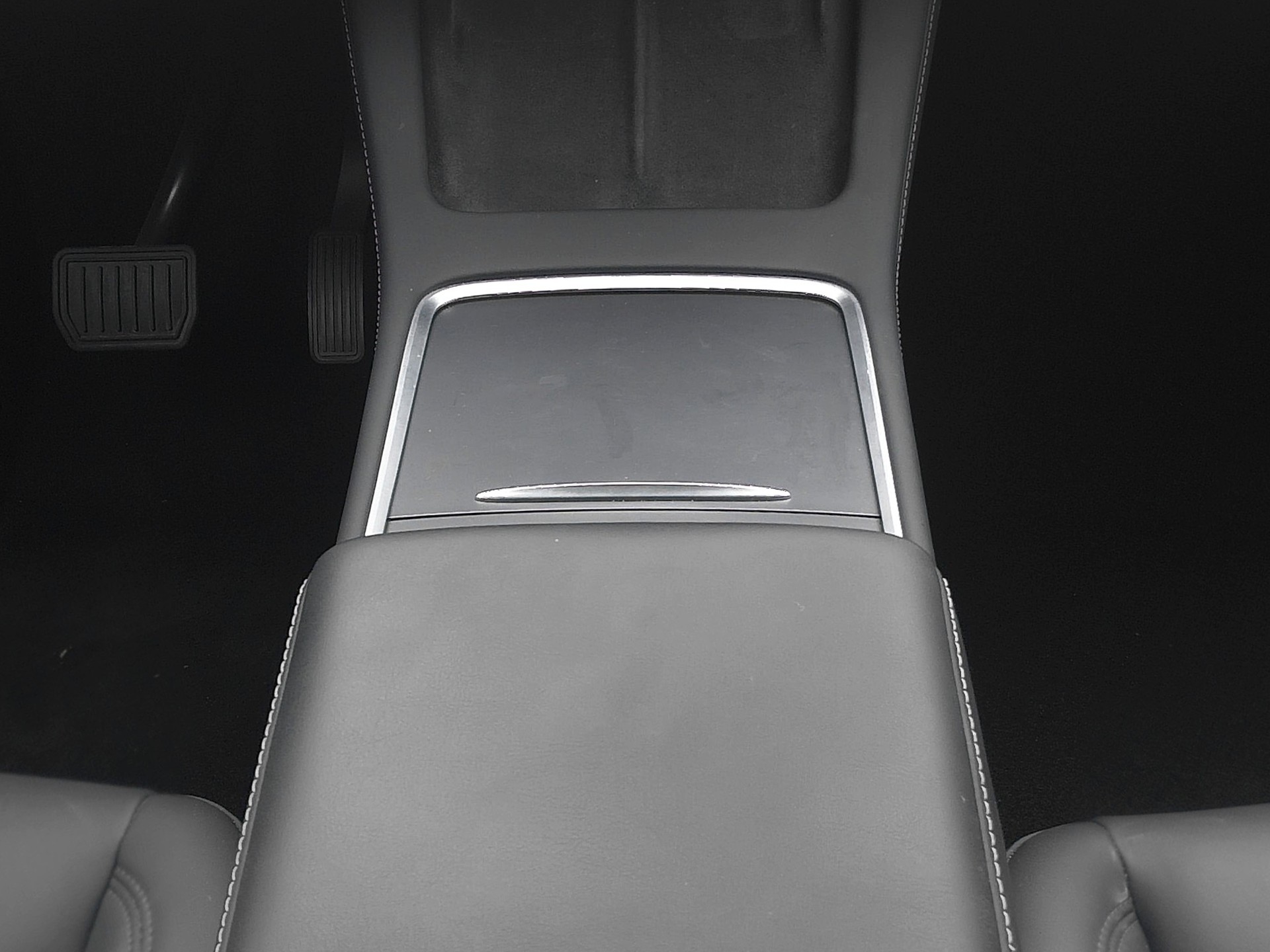 TESLA Model Y Long Range AWD-image-8