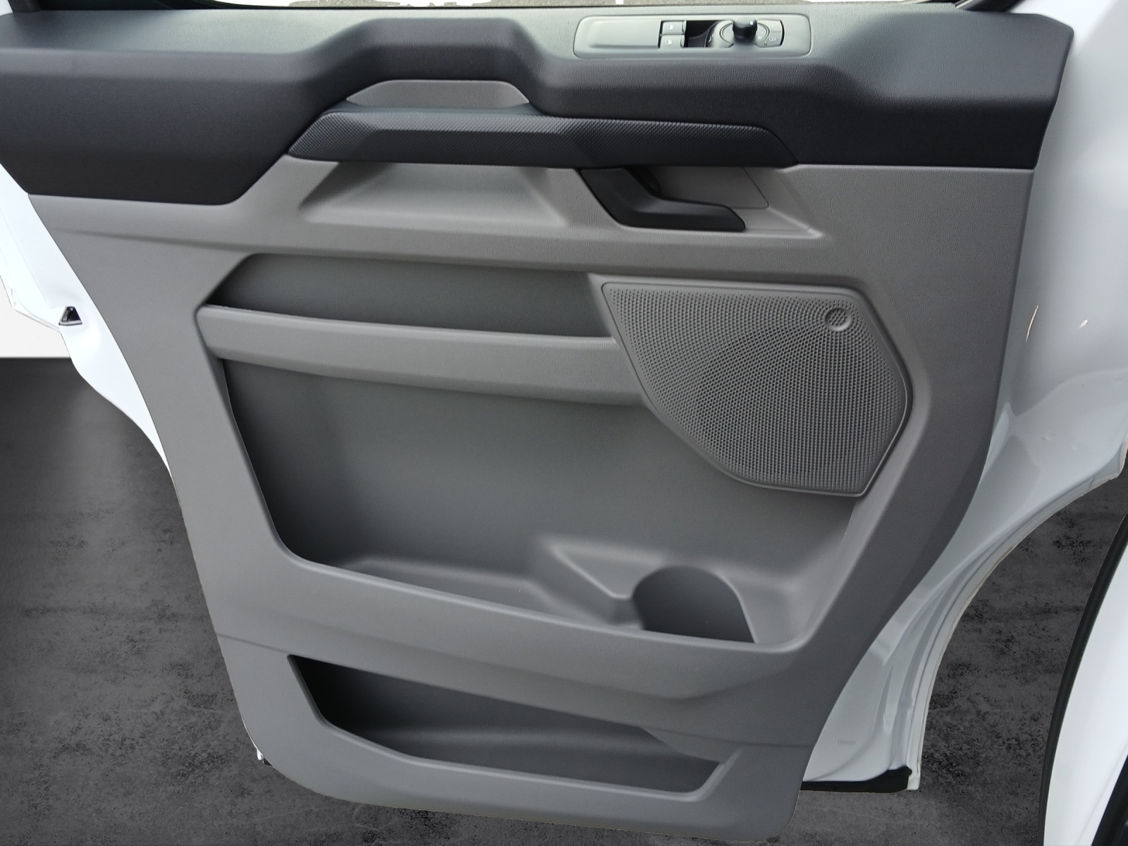 FORD E-Transit Custom Van 320 L1 Trend-image-11