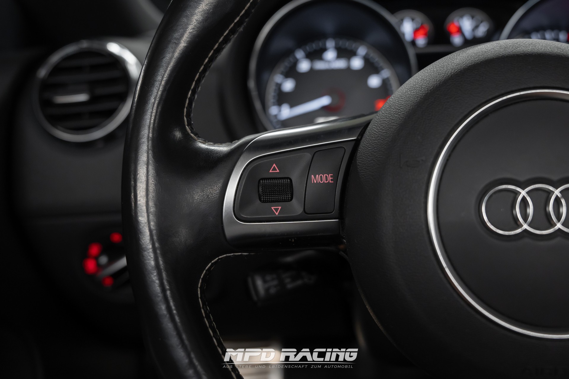 AUDI TTS Roadster 2.0 TFSI quattro-image-21