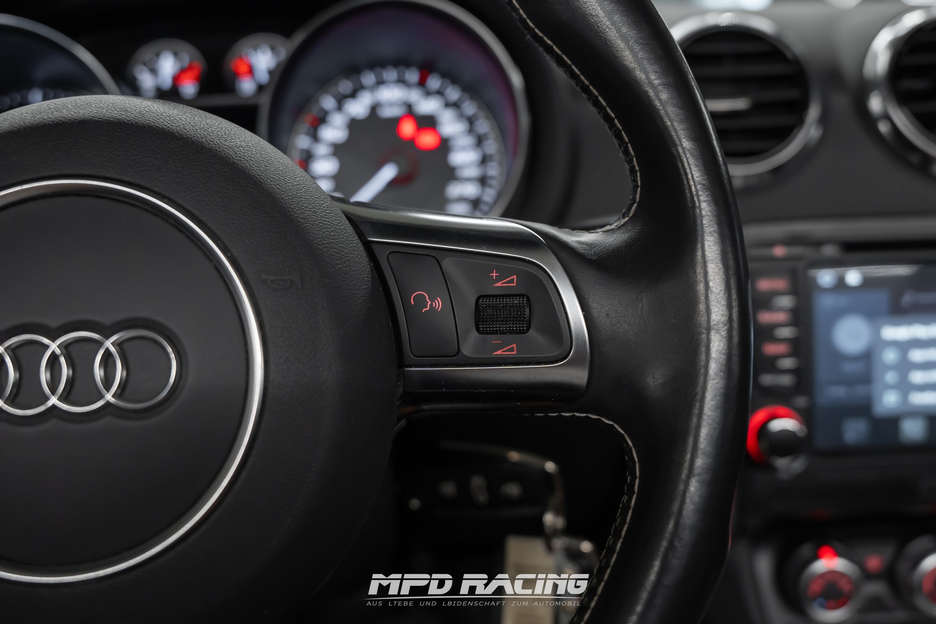 AUDI TTS Roadster 2.0 TFSI quattro-image-22