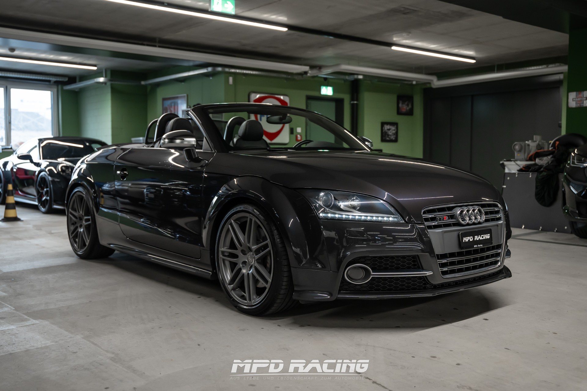 AUDI TTS Roadster 2.0 TFSI quattro-showroom-element-3