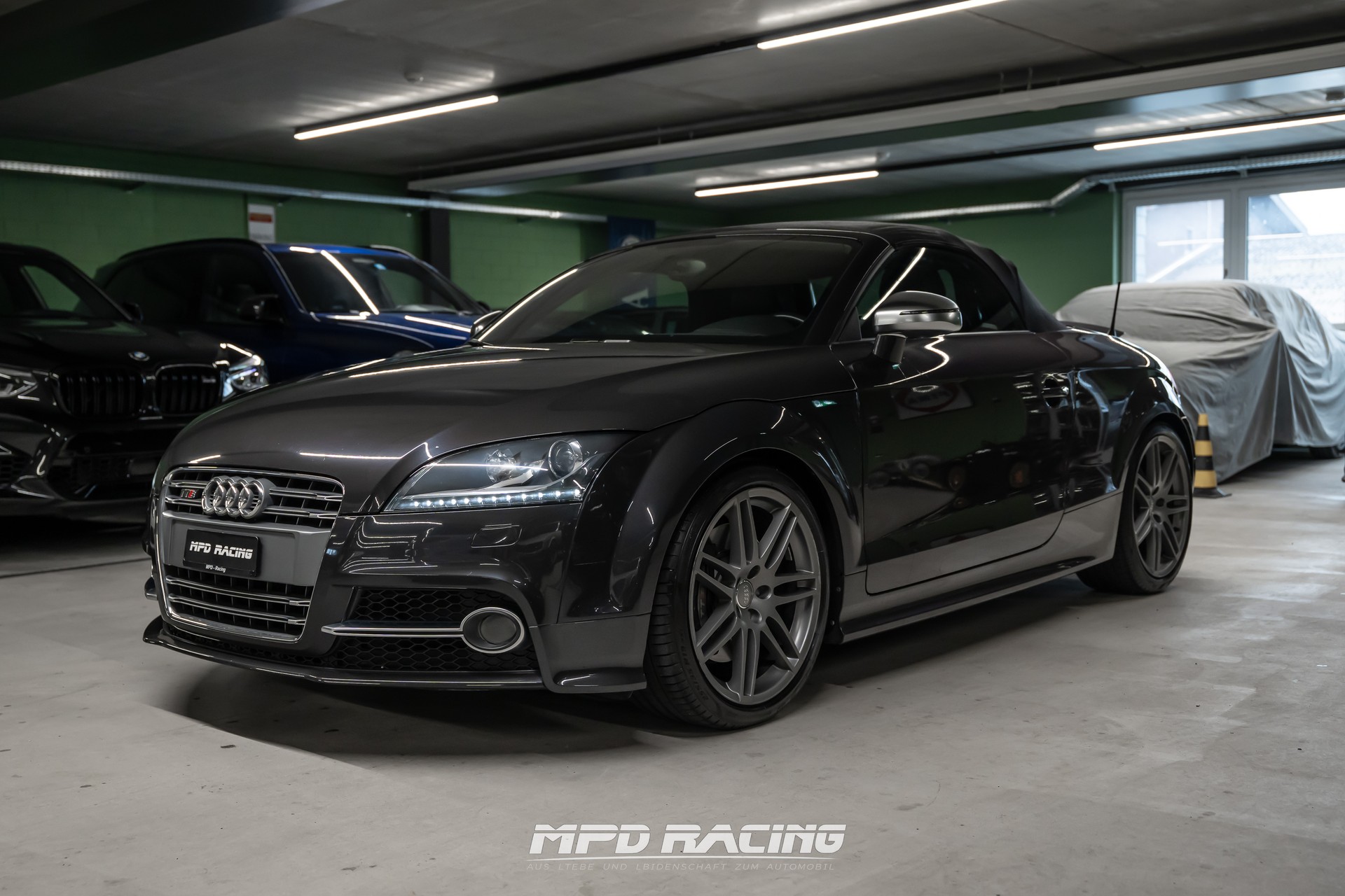 AUDI TTS Roadster 2.0 TFSI quattro-showroom-element-1