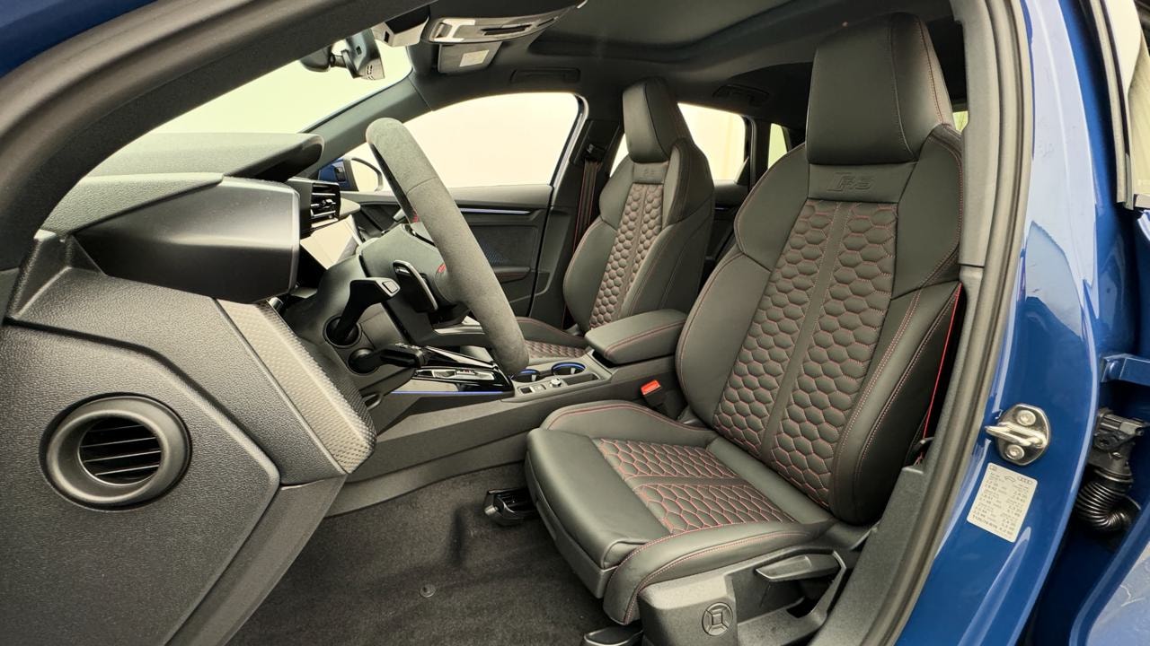 AUDI RS3 Sportback 2.5 TSI quattro S-tronic-image-4