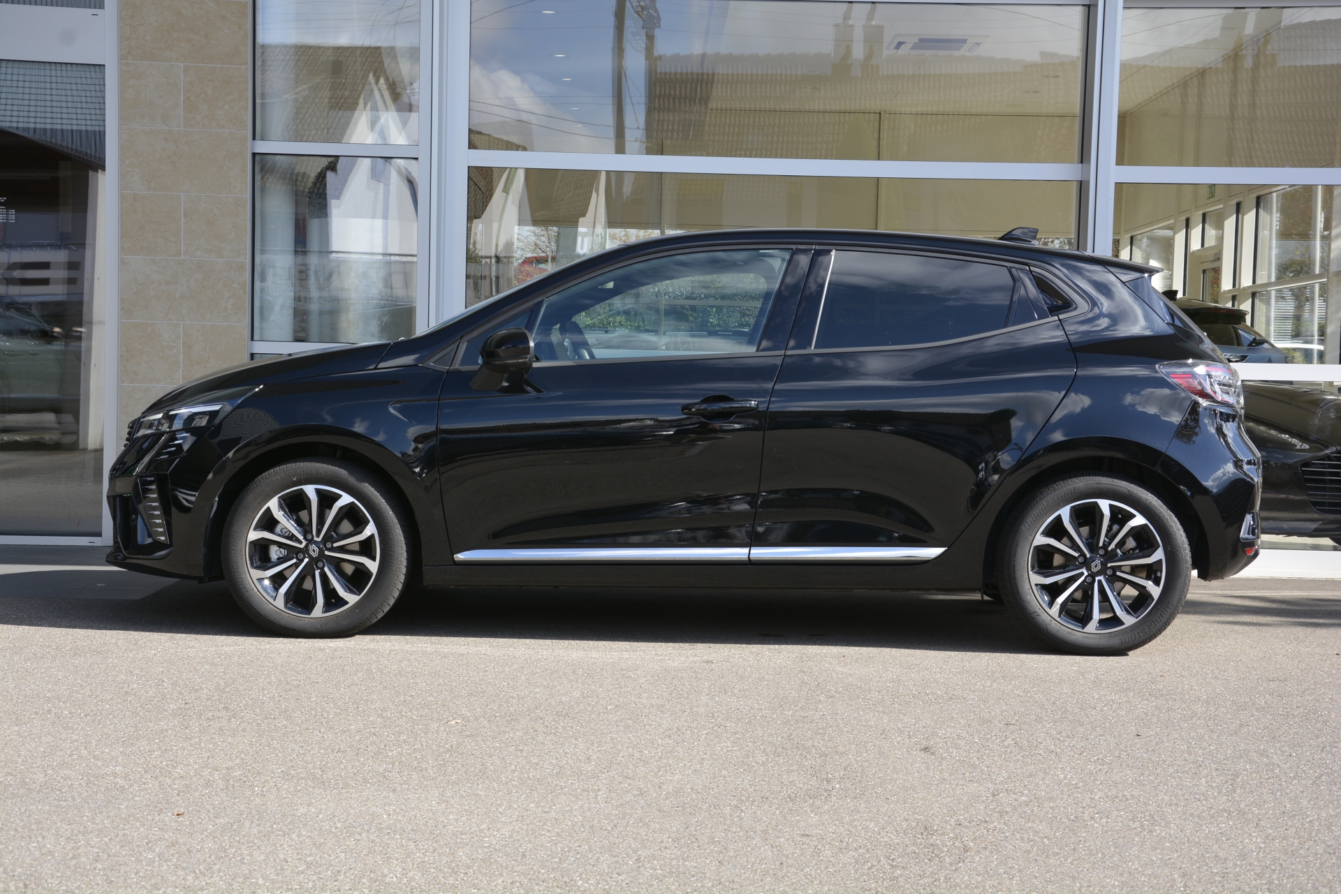 RENAULT Clio 1.6 E-Tech techno-image-2