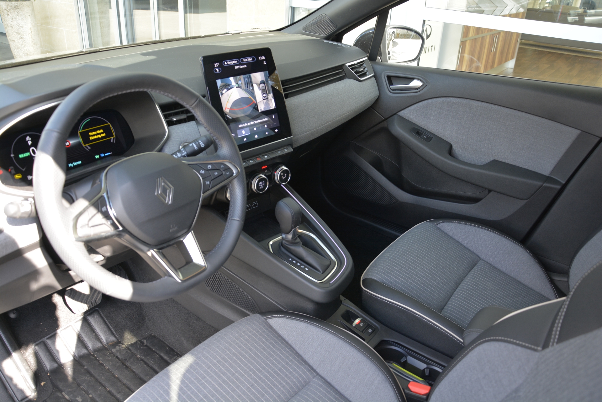 RENAULT Clio 1.6 E-Tech techno-image-4