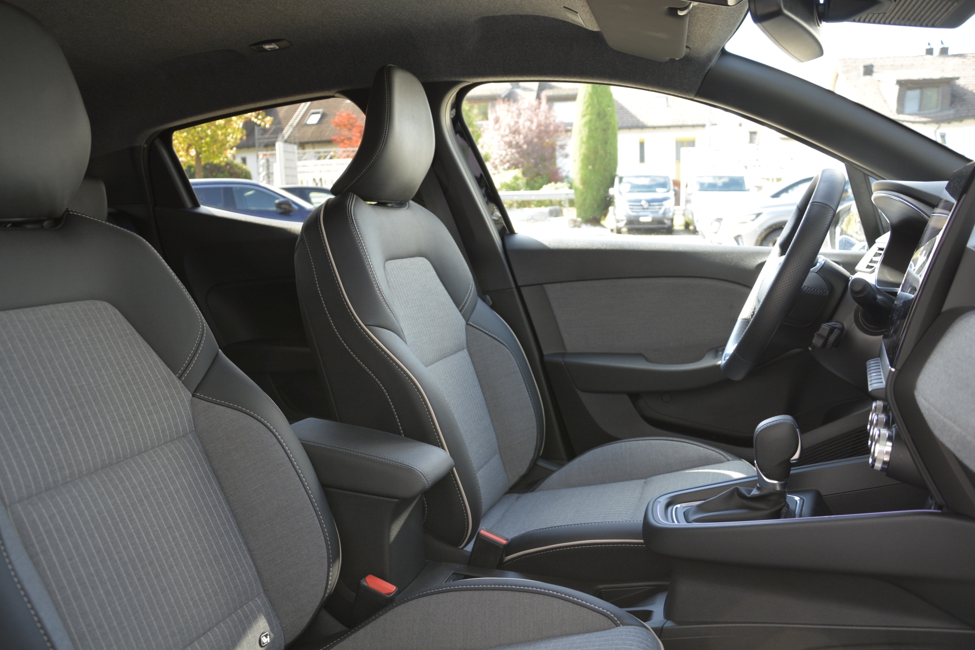 RENAULT Clio 1.6 E-Tech techno-image-7