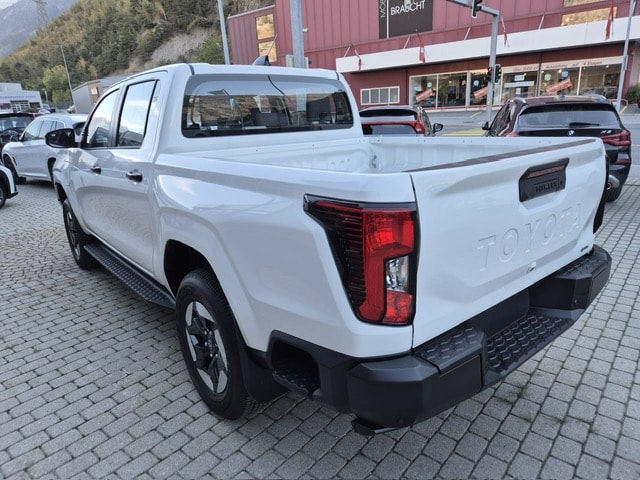 TOYOTA Hilux BEV 59.2 kWh Comfort Double Cab AWD-image-2