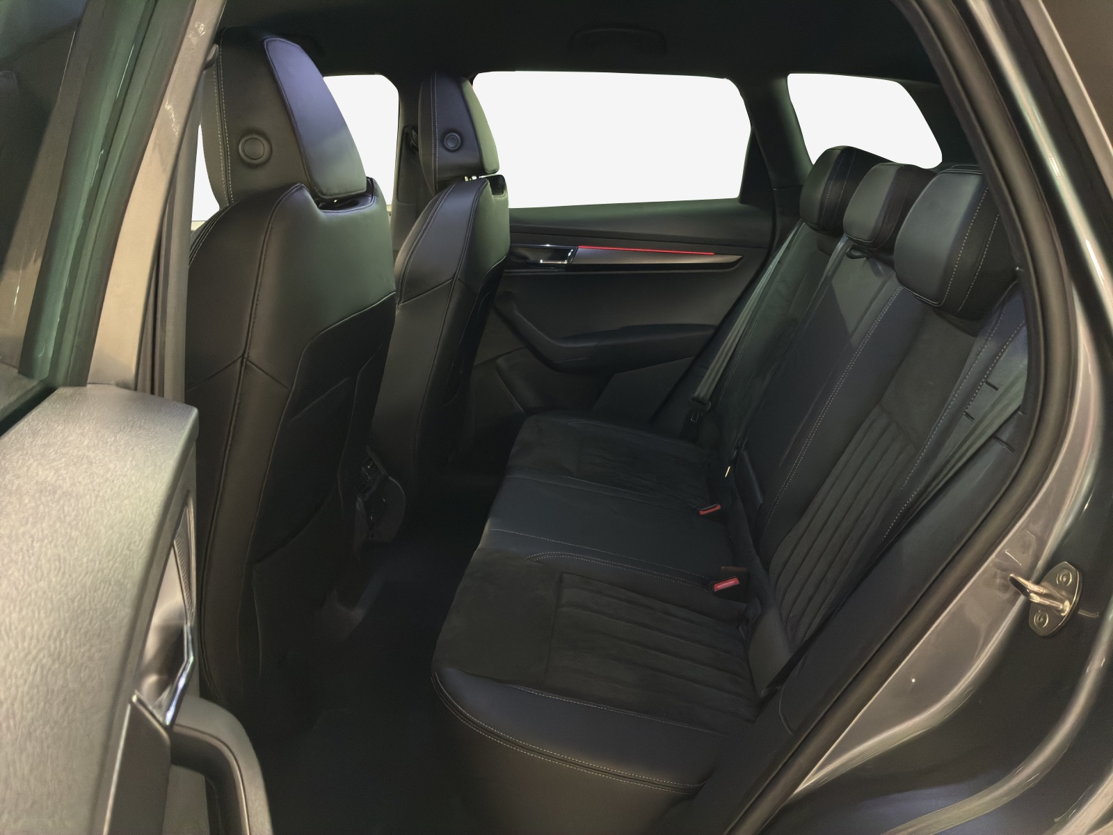 SKODA Karoq 2.0 TSI SportLine 4x4 DSG-image-11