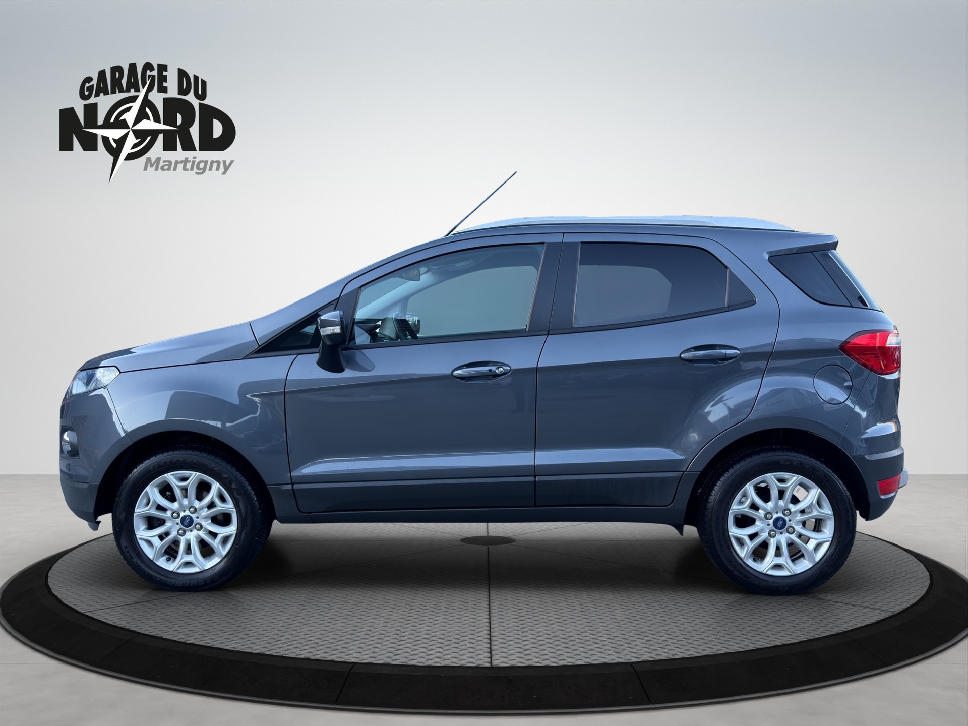 FORD EcoSport 1.5 Titanium PowerShift-image-2