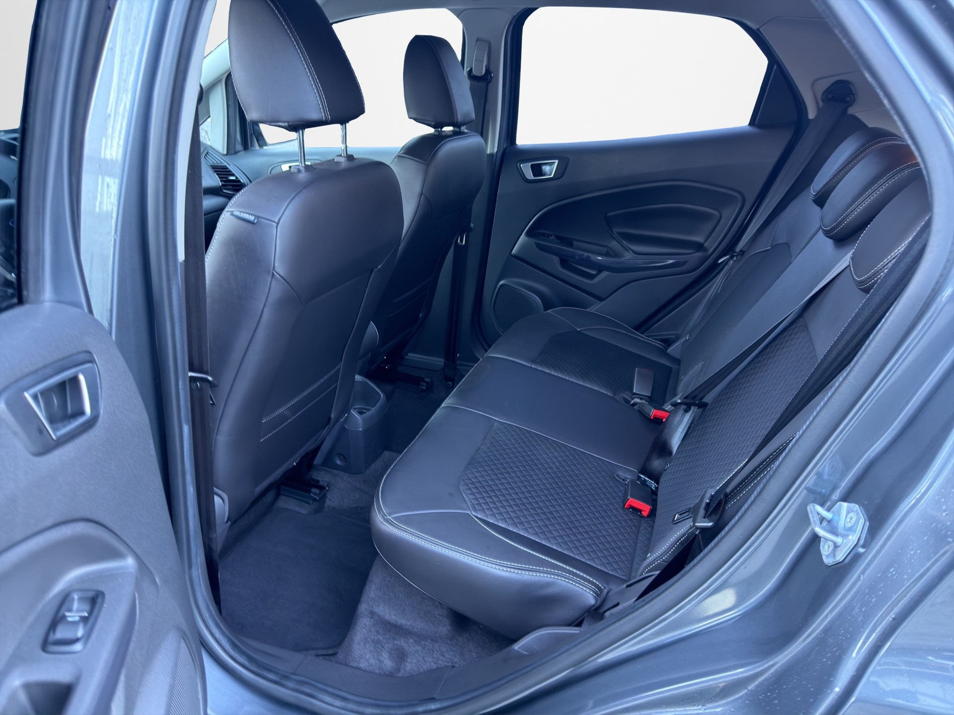 FORD EcoSport 1.5 Titanium PowerShift-image-10