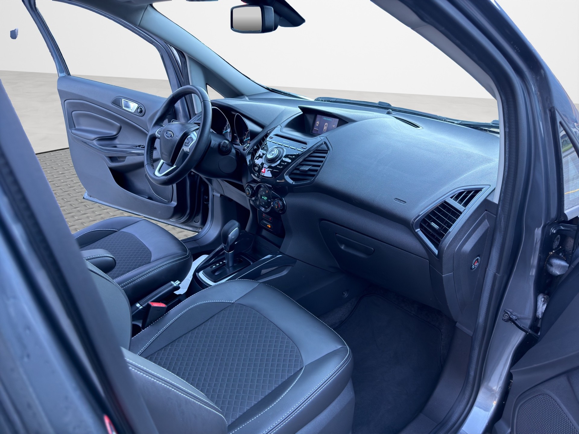 FORD EcoSport 1.5 Titanium PowerShift-image-13