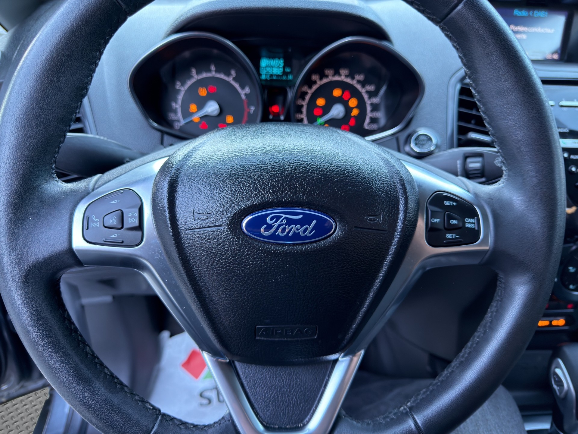 FORD EcoSport 1.5 Titanium PowerShift-image-9