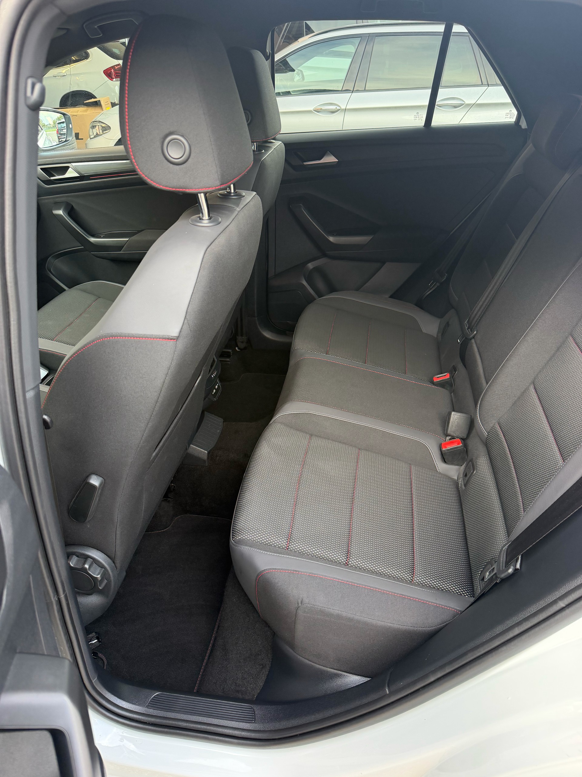 VW T-Roc 2.0 TSI Sport DSG 4Motion-image-14