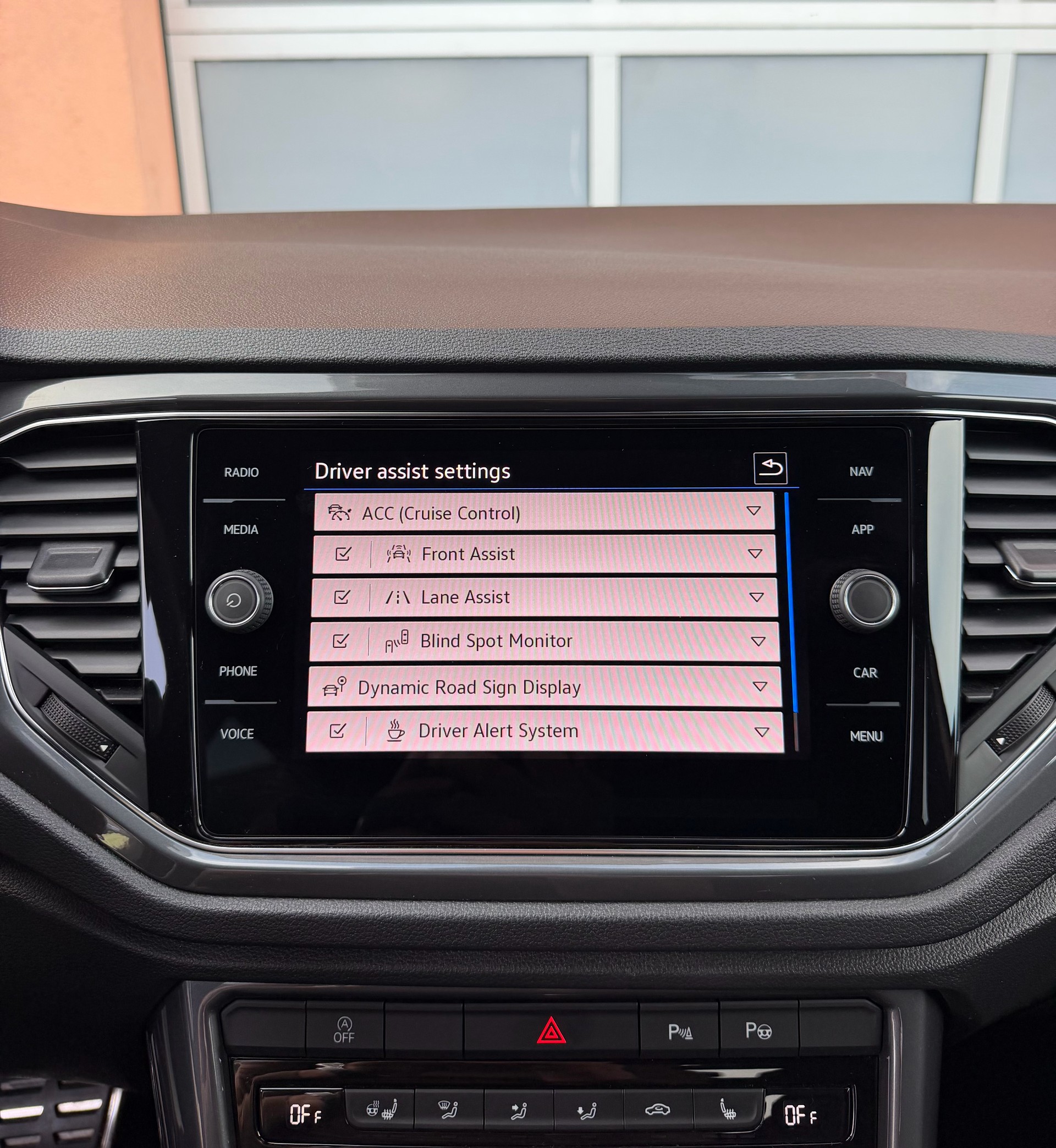 VW T-Roc 2.0 TSI Sport DSG 4Motion-image-10