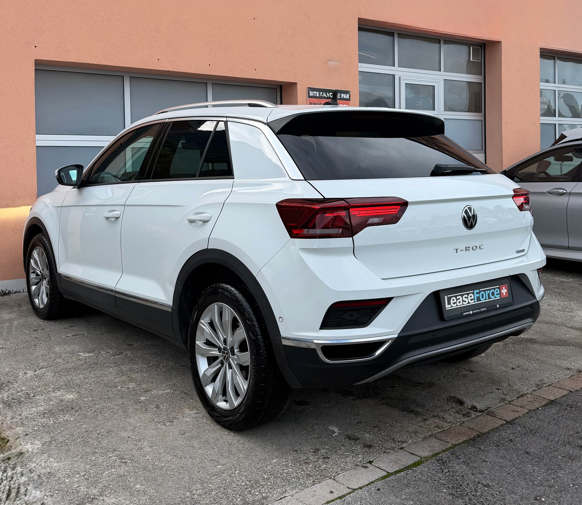VW T-Roc 2.0 TSI Sport DSG 4Motion-image-4