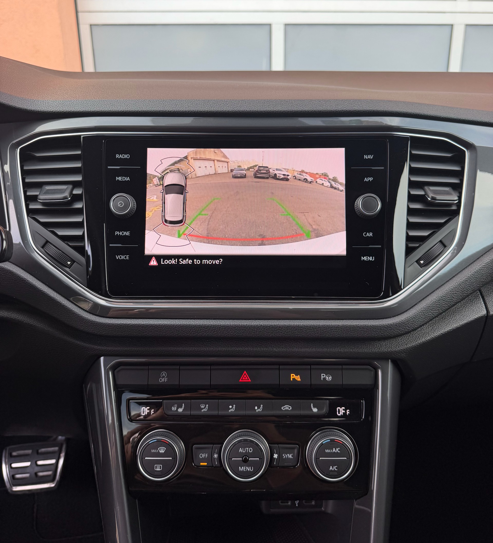 VW T-Roc 2.0 TSI Sport DSG 4Motion-image-9