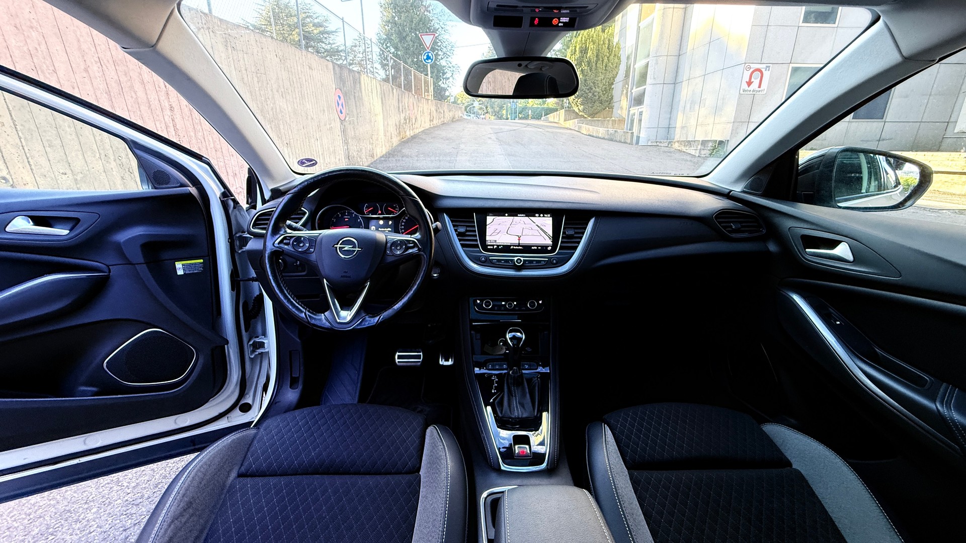 OPEL Grandland X 1.2i TP Excellence Automatik-image-8