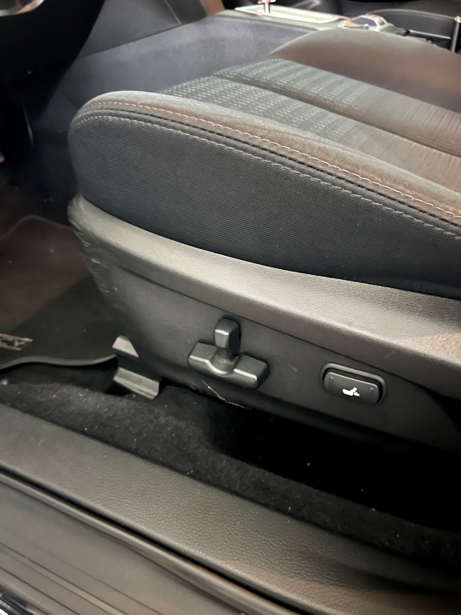 SUBARU Legacy 2.0i Swiss AWD Lineartronic-image-12