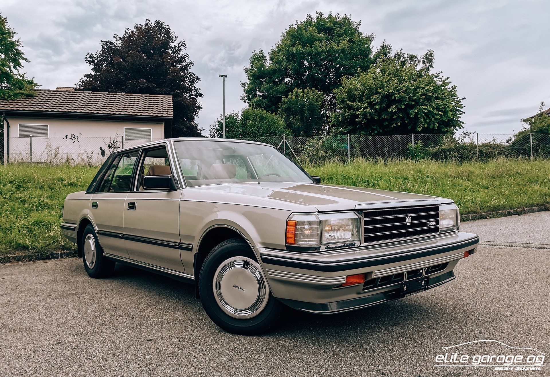 TOYOTA Crown 2800i Super Saloon-image-2