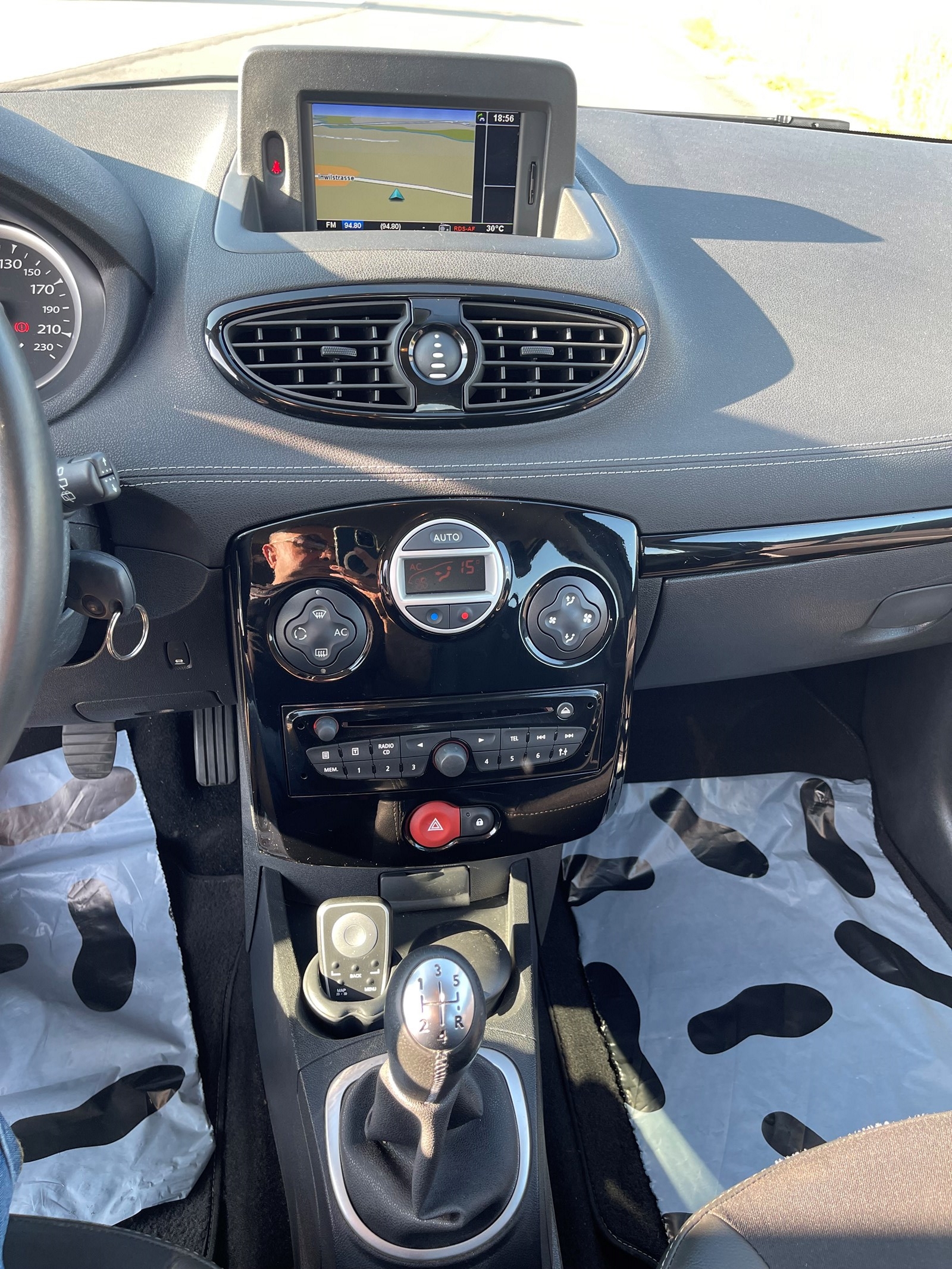 RENAULT Clio 1.2 16V Turbo Night&Day-image-11