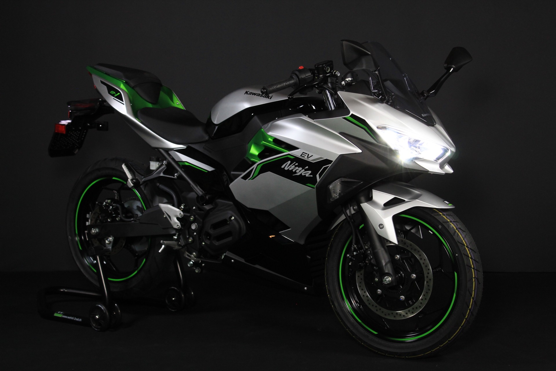 KAWASAKI Ninja e-1-showroom-element-1