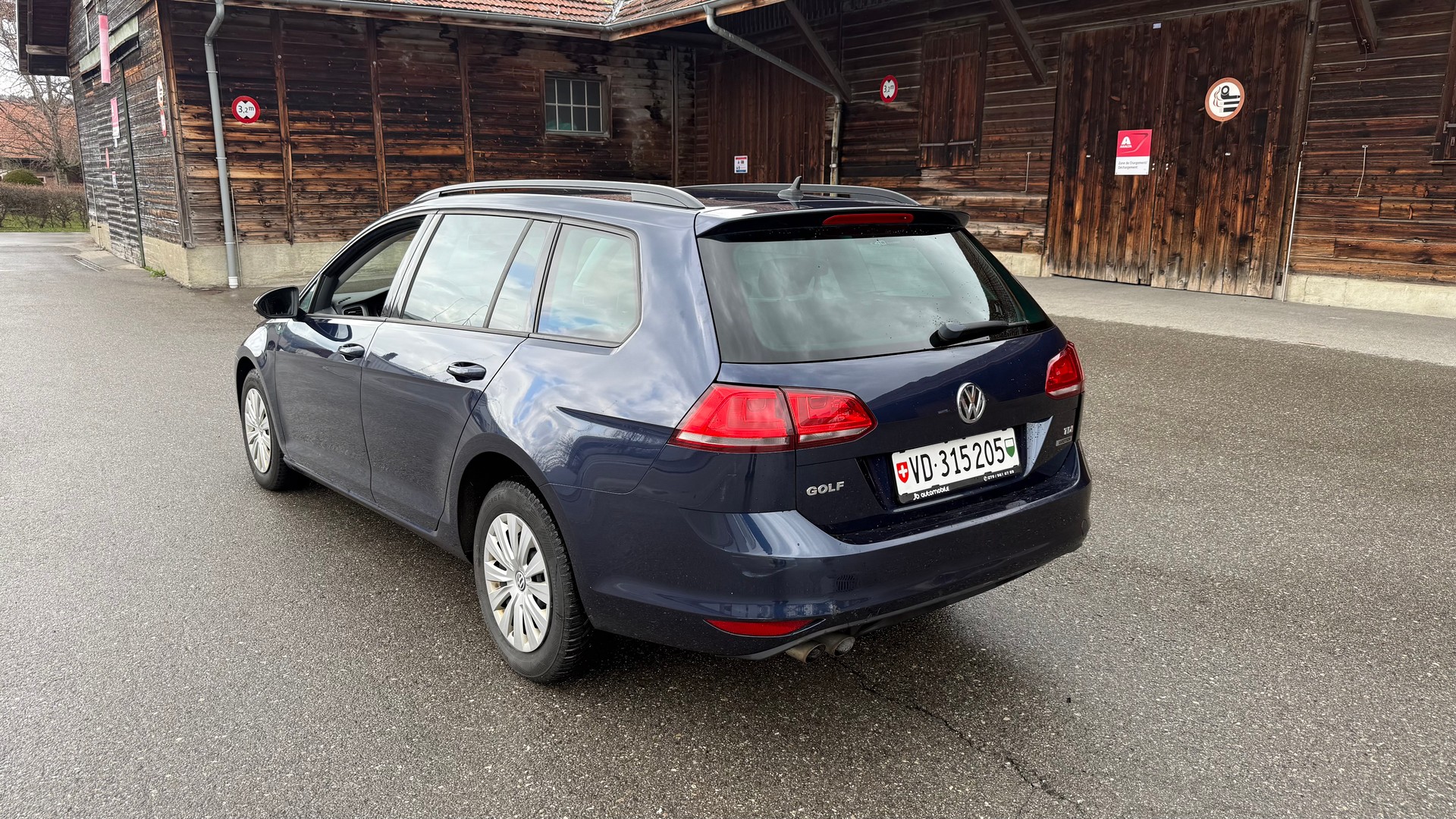 VW Golf Variant 1.6 TDI Trendline 4Motion-image-4