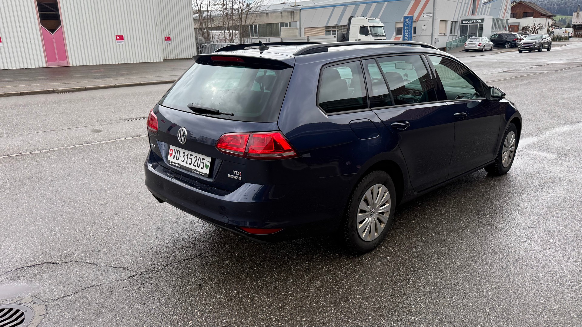 VW Golf Variant 1.6 TDI Trendline 4Motion-image-6