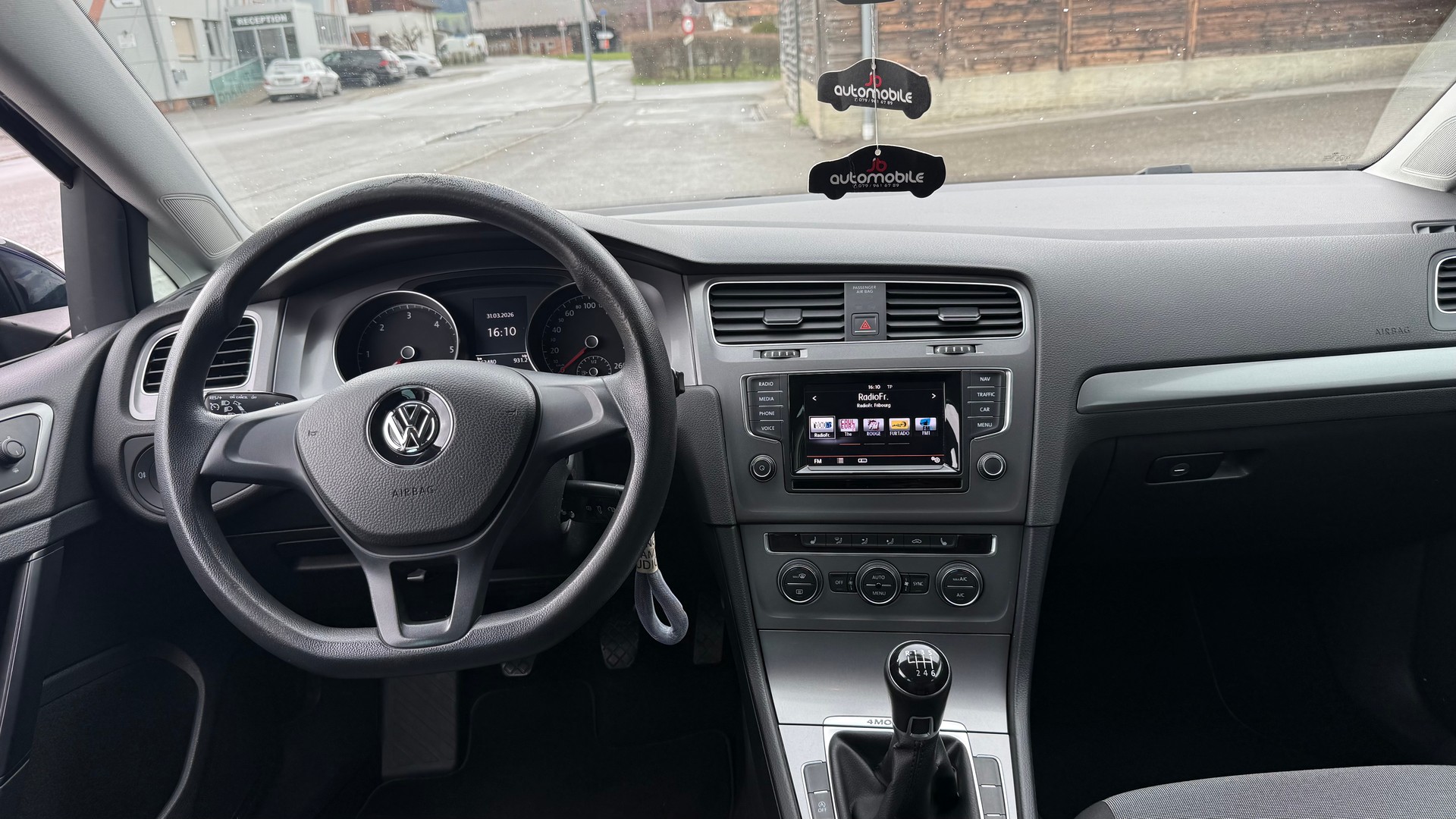 VW Golf Variant 1.6 TDI Trendline 4Motion-image-9