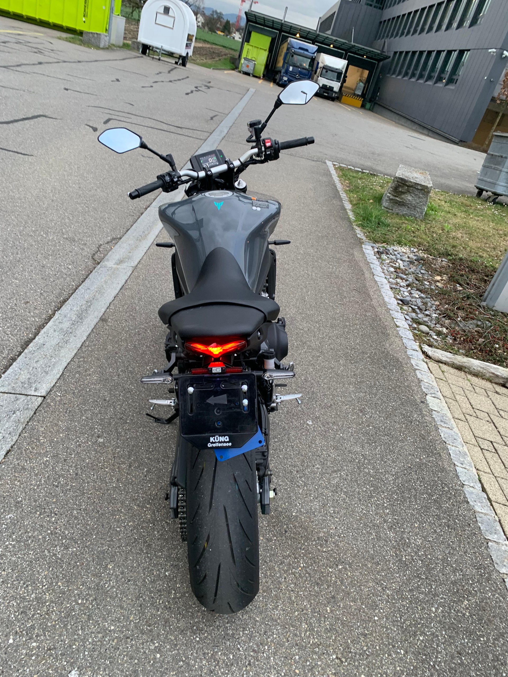 YAMAHA MT-09-showroom-element-3