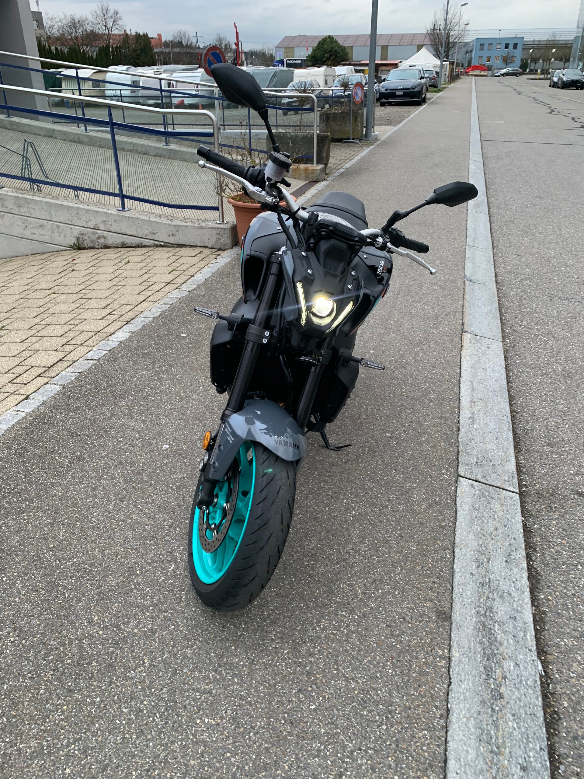 YAMAHA MT-09-showroom-element-2