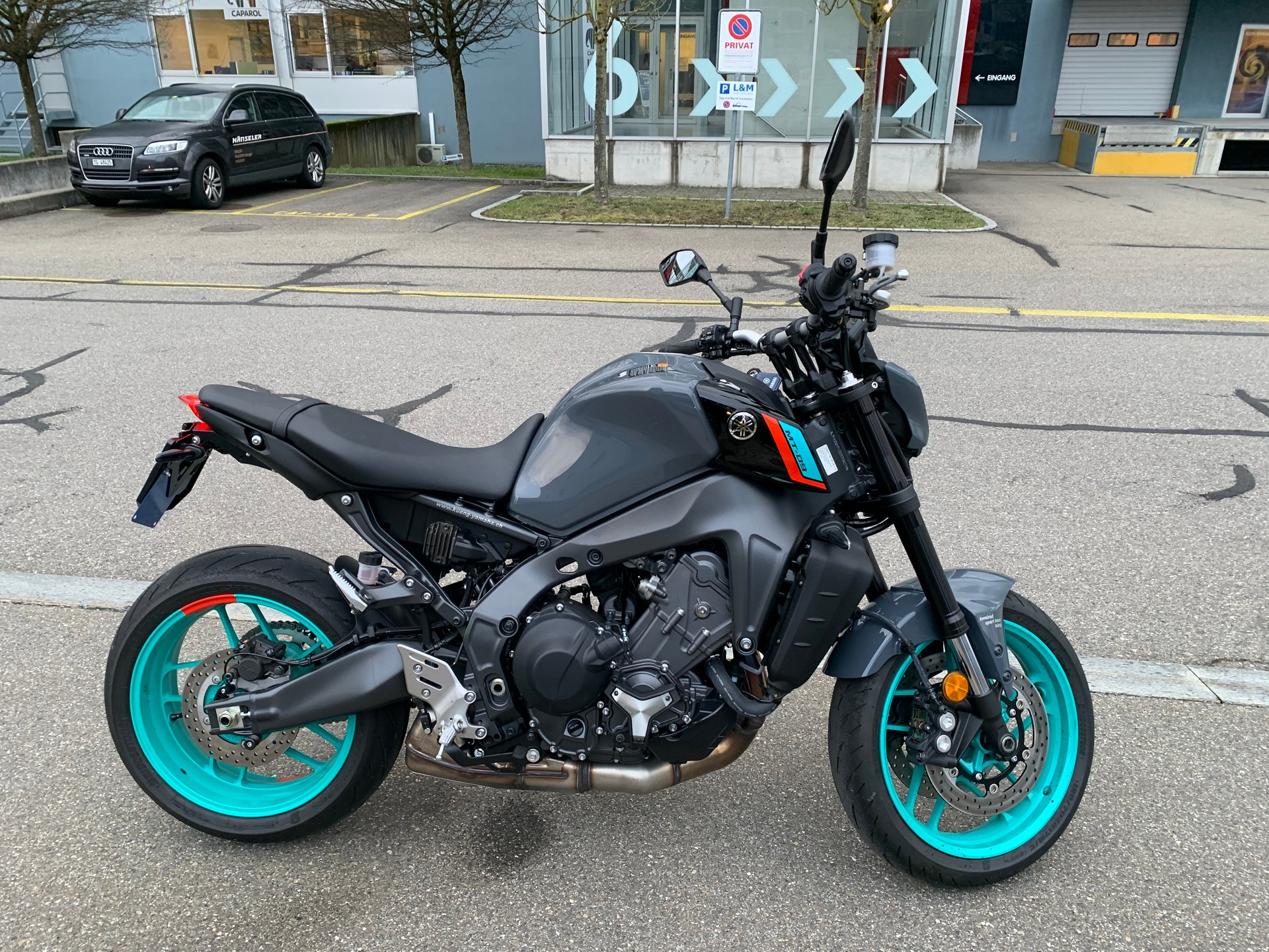 YAMAHA MT-09-showroom-element-1