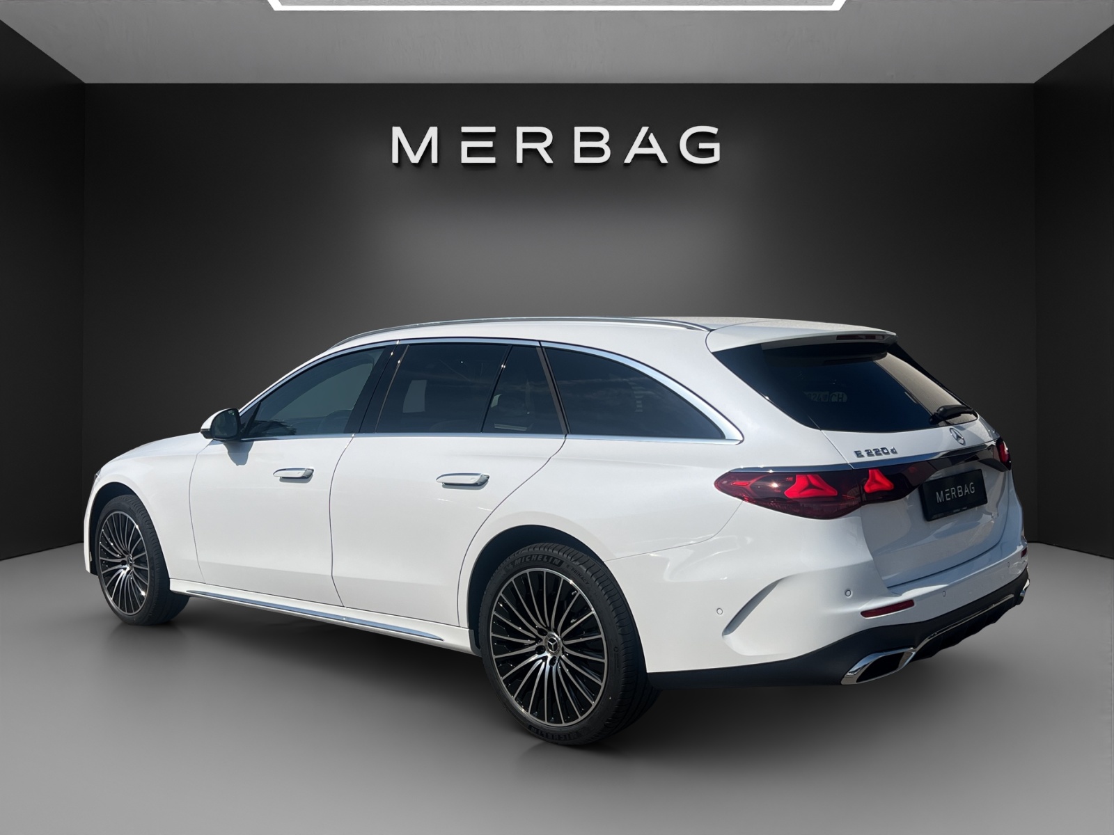 MERCEDES-BENZ E 220 d T 4Matic 9G-Tronic-image-2
