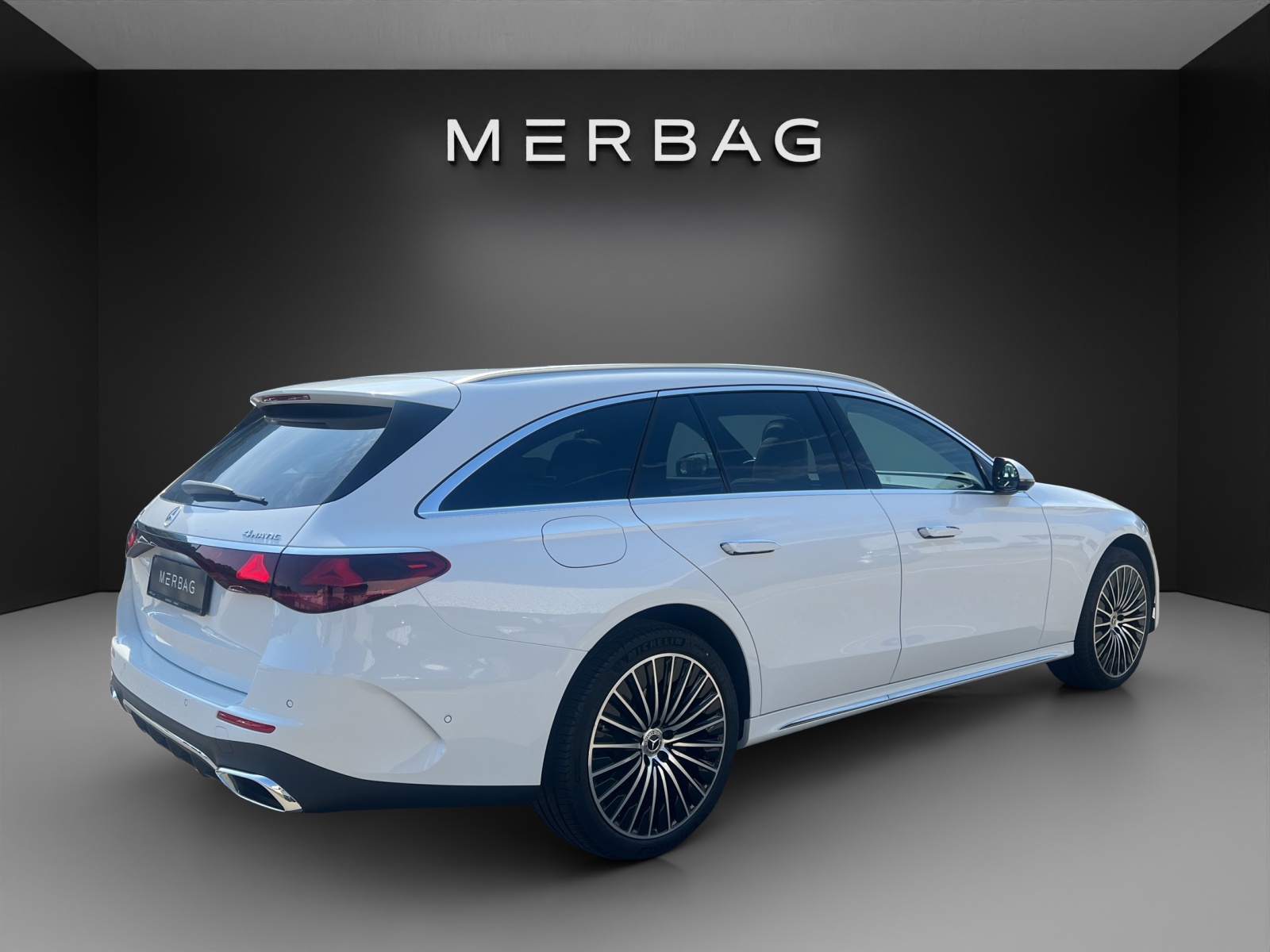 MERCEDES-BENZ E 220 d T 4Matic 9G-Tronic-image-4