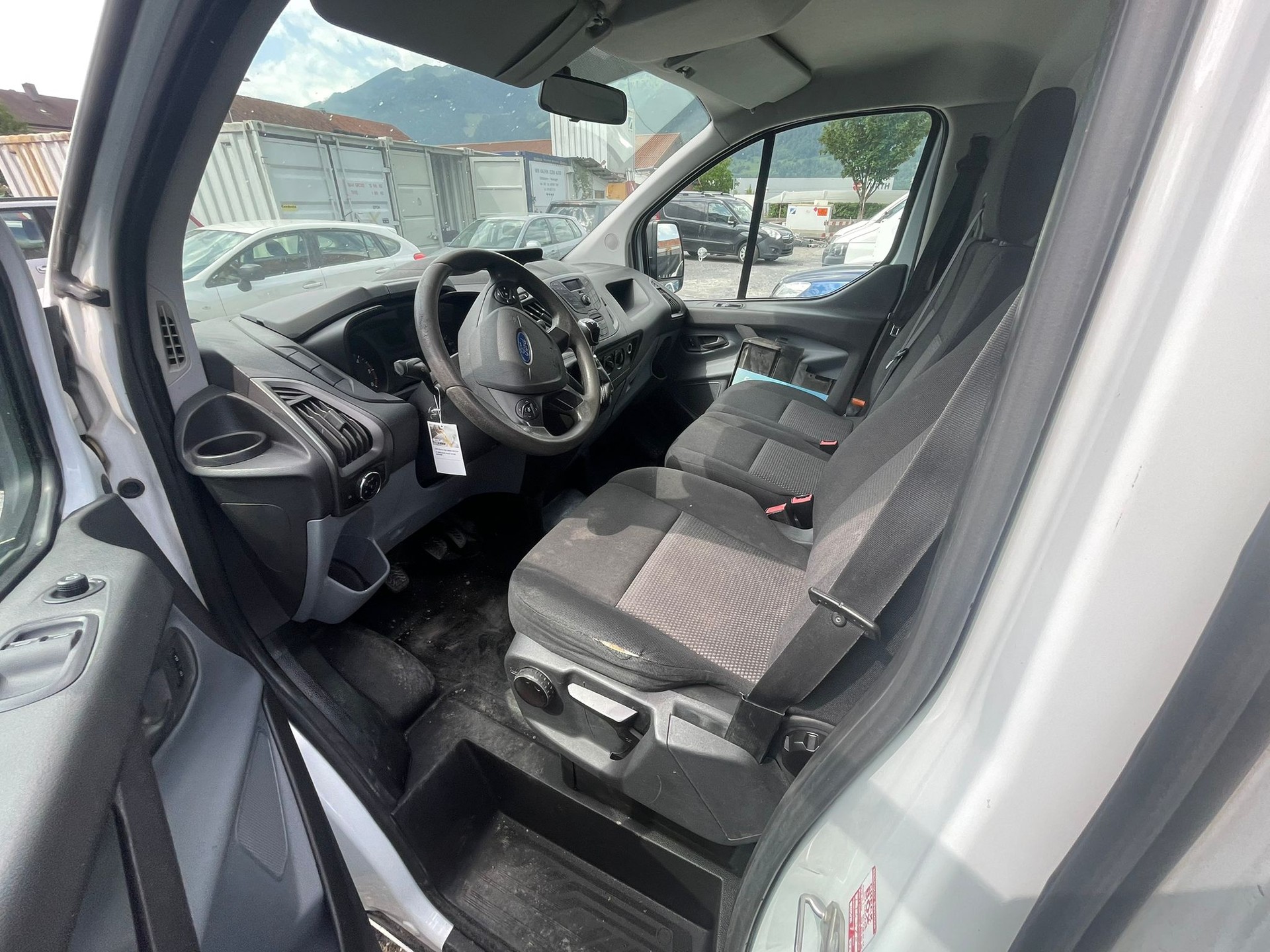 FORD Transit Custom Van 250 L1H1 Level 2-image-4