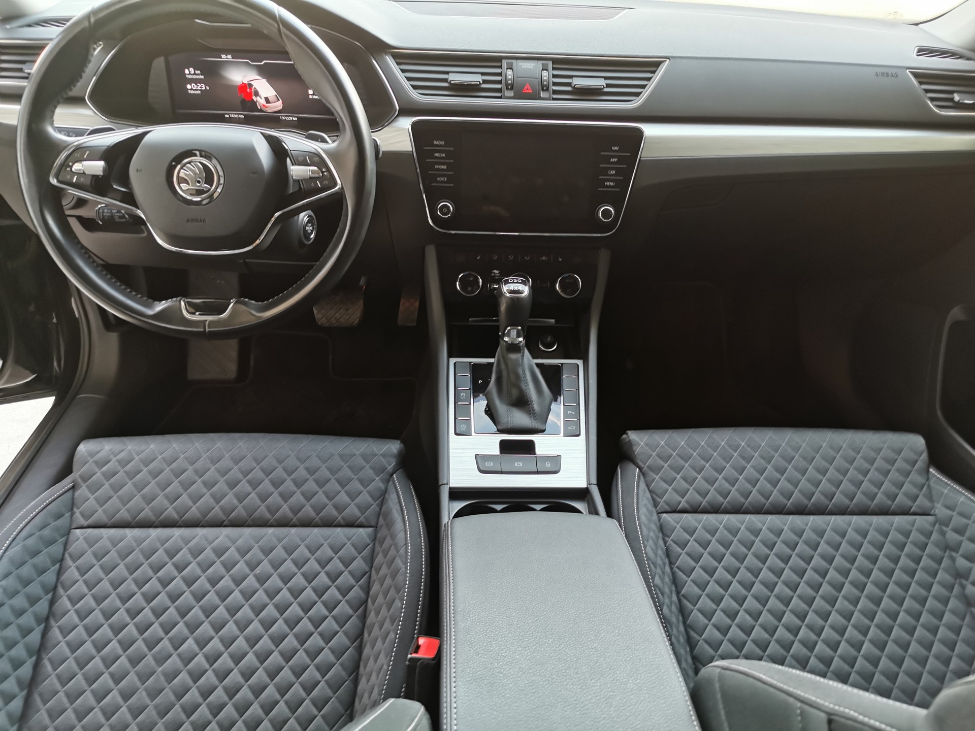 SKODA Superb Combi 2.0 TDi Ambition 4x4 DSG-image-6