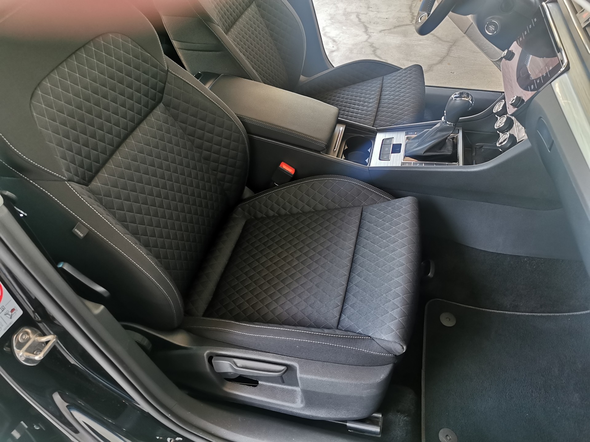 SKODA Superb Combi 2.0 TDi Ambition 4x4 DSG-image-7